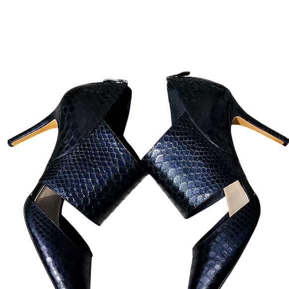 Vince Camuto Pointy Toe Heel Zip Black Leather High Heels 9.5 - Picture 3 of 10